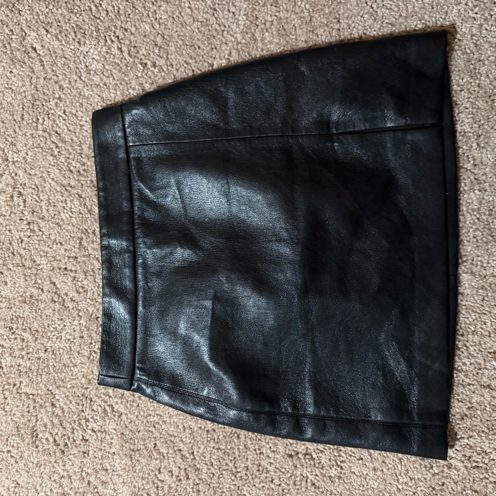 Aritzia Wilfred Black leather skirt 00